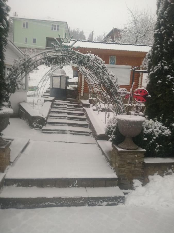 Hotel Садиба У Власія Putyla Exterior foto