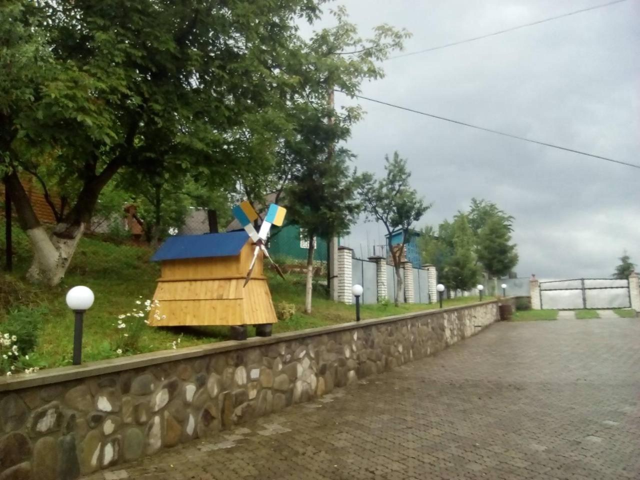 Hotel Садиба У Власія Putyla Exterior foto