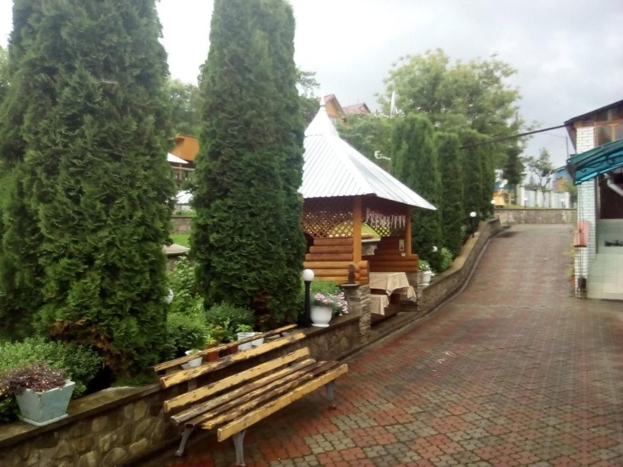 Hotel Садиба У Власія Putyla Exterior foto